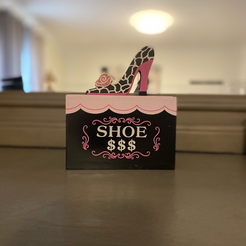 Shoe money bank